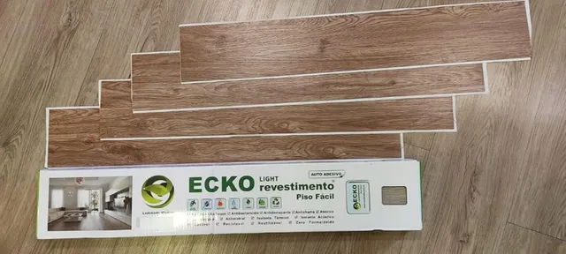 Piso Vinílico Autocolante Eckofloor Amadeirado 15x91 cm 4,8 m2