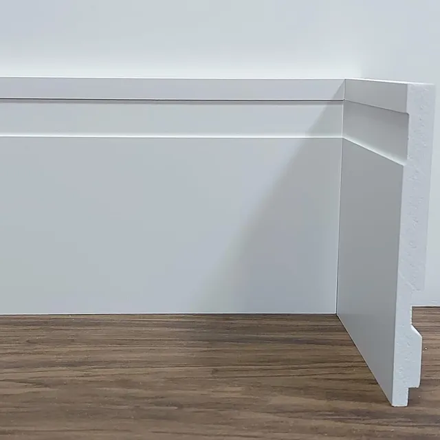 Rodapé de poliestireno frisado branco de 10 cm
